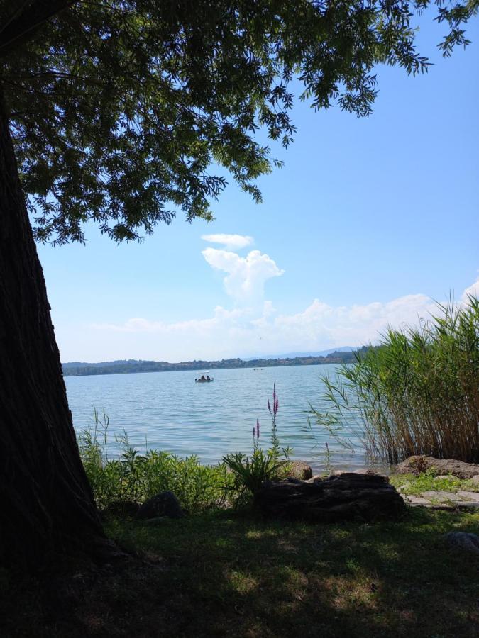 Appartamento Miralago Con Giardino Sul Lago Gavirate Luaran gambar