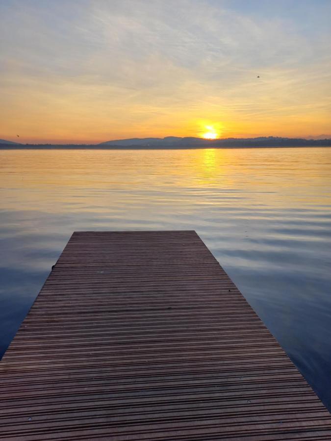 Appartamento Miralago Con Giardino Sul Lago Gavirate Luaran gambar