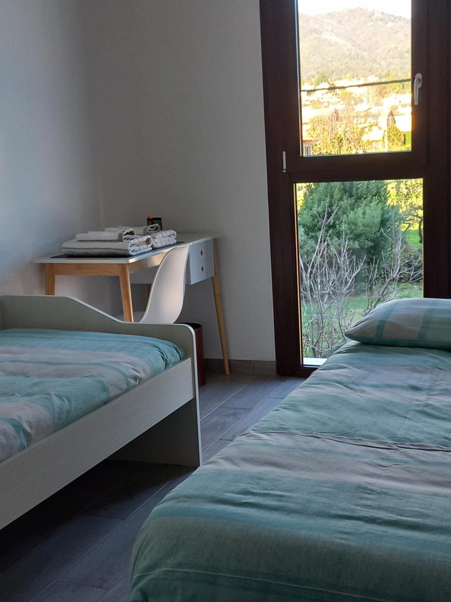 Appartamento Miralago Con Giardino Sul Lago Gavirate Luaran gambar