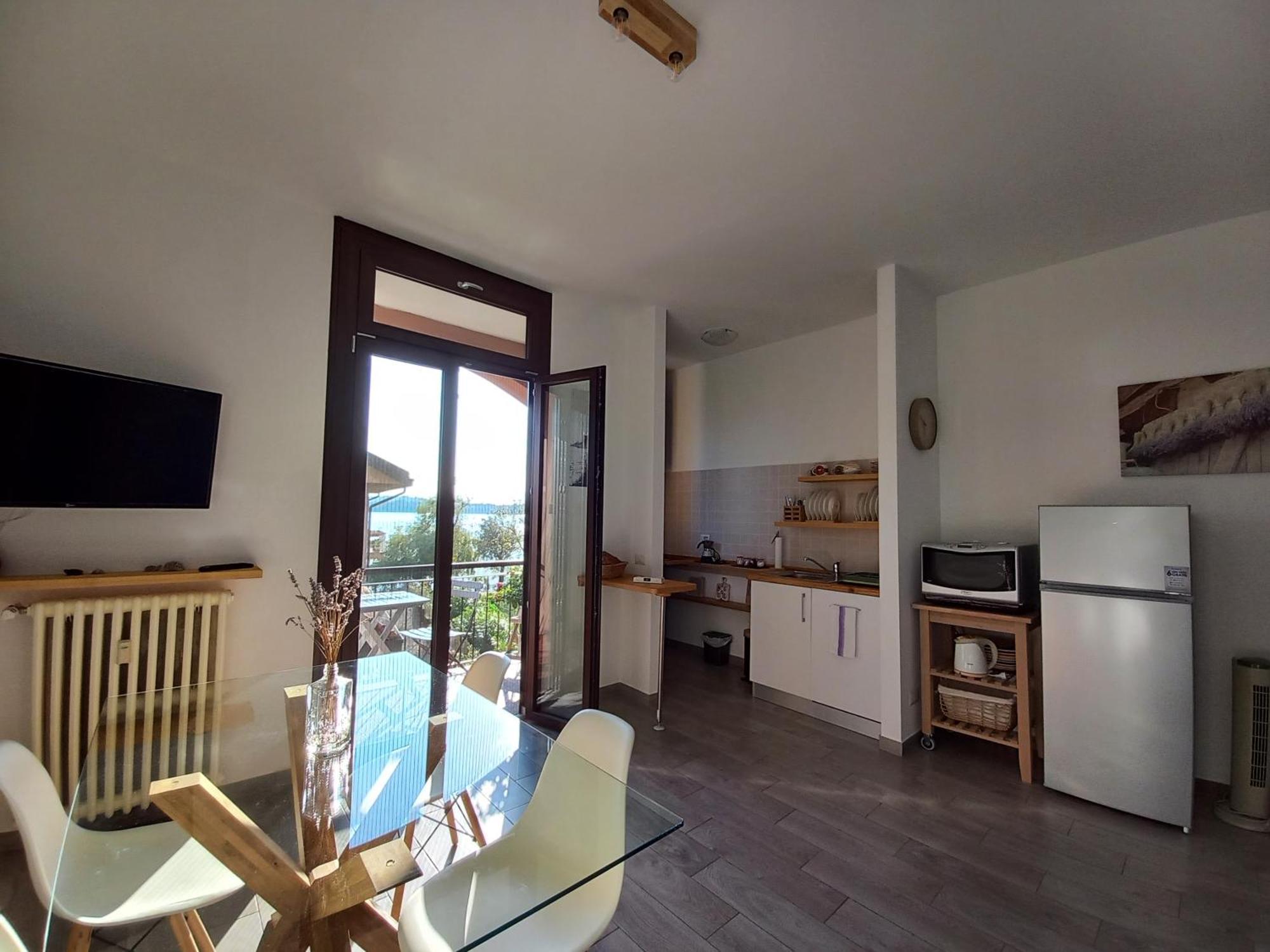 Appartamento Miralago Con Giardino Sul Lago Gavirate Luaran gambar
