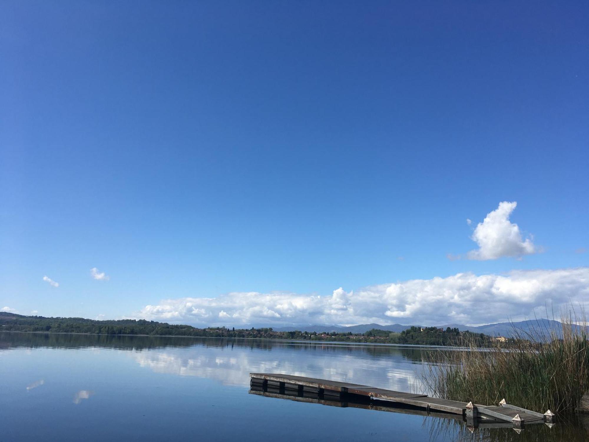 Appartamento Miralago Con Giardino Sul Lago Gavirate Luaran gambar